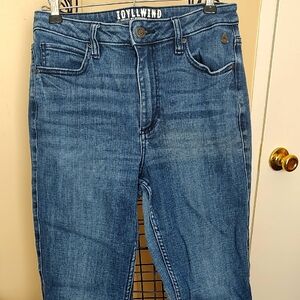 Idyllwind Blue High Rise Jeans with Faded Denim Style